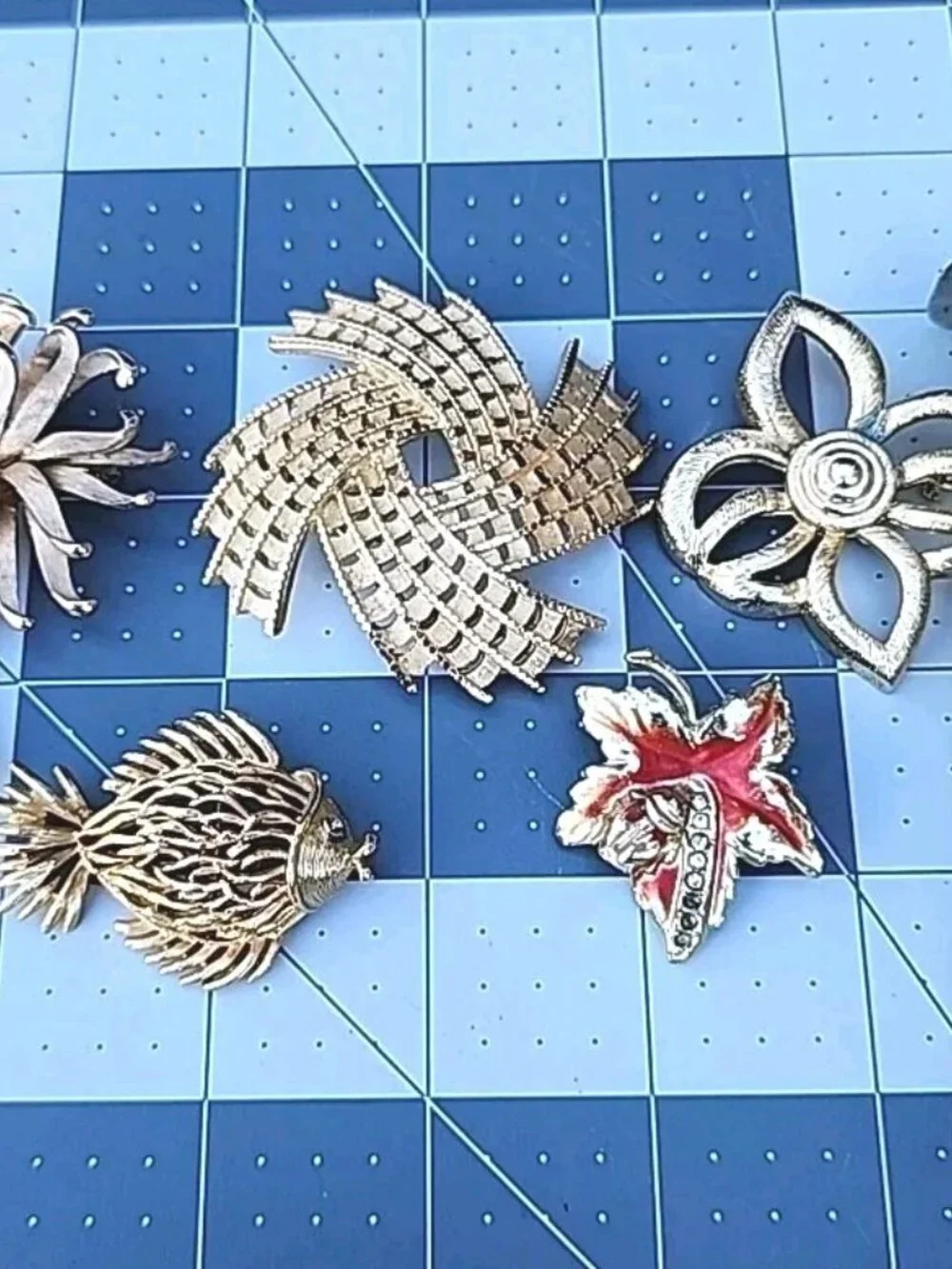 VTG MCM Gold Tone Brooch Pinwheel Flower Fish Thistle Leaf W/Ladybug Lot Of 5
